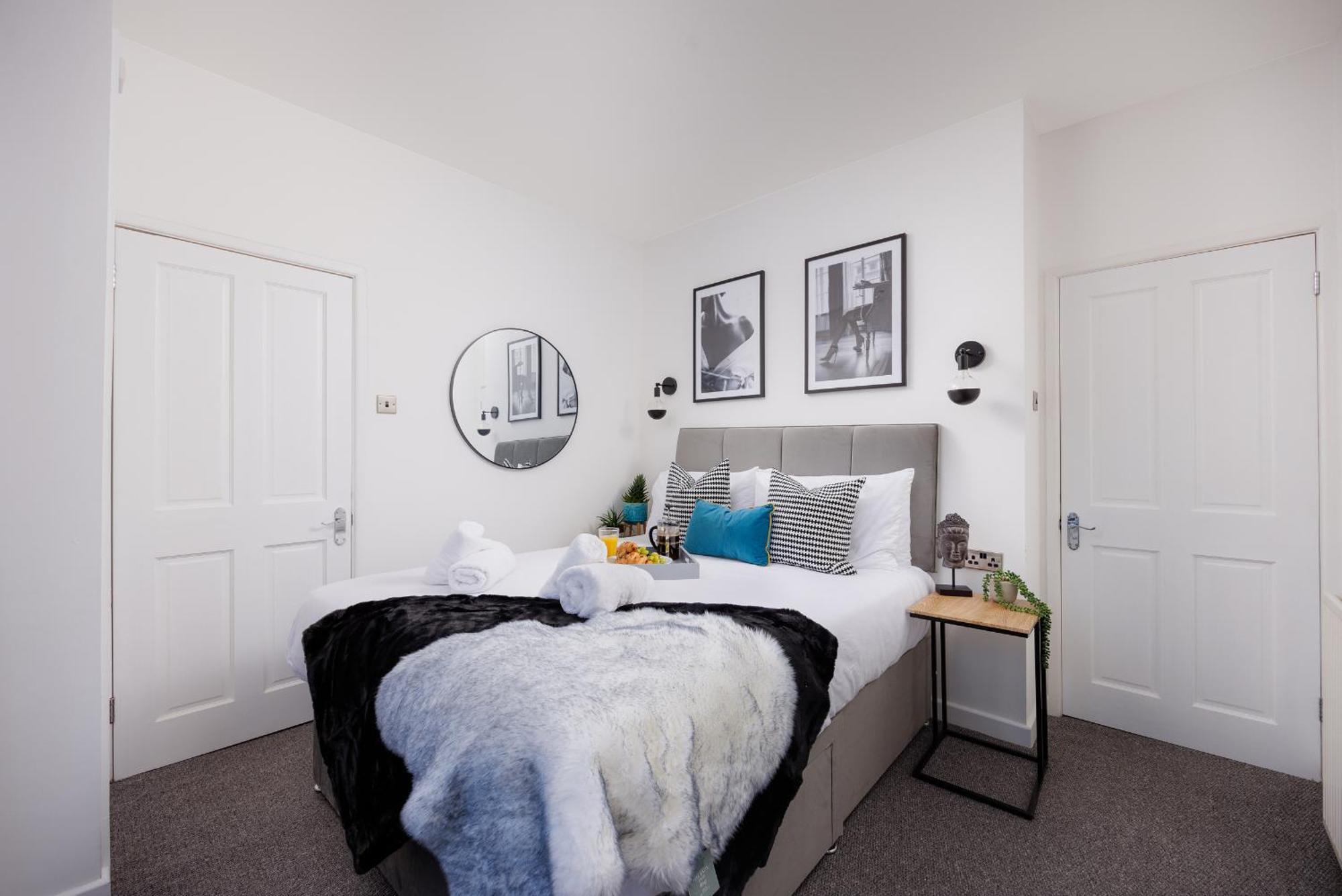 Boujis Central Plymouth Apartment - Sleeps 4 - Habita Property Экстерьер фото
